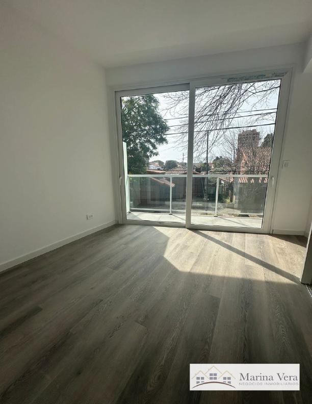 Foto de VENTA APTA CRÉDITO// DEPARTAMENTO DE 3 AMBIENTES CON COCHERA EN BERNAL, imagen 2