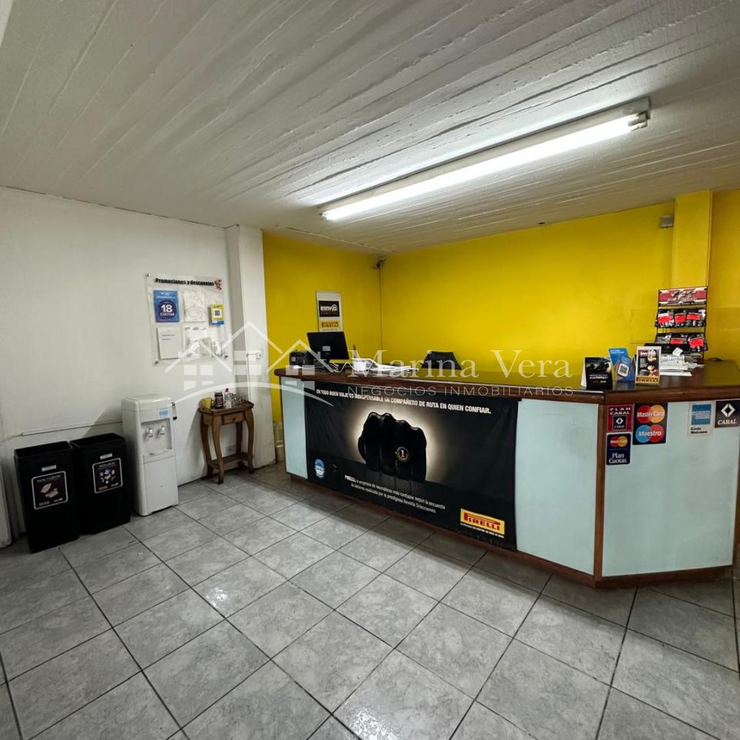 Foto de ALQUILER - VENTA// LOCAL COMERCIAL EN AV.12 DE OCTUBRE Y ANDRES BARANDA, imagen 3
