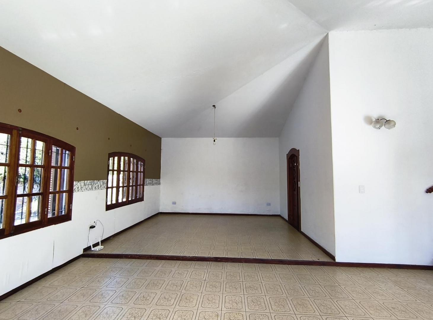 Casa 3 Dormitorios - Pileta Y Parque 1192m² - Villa Giardino