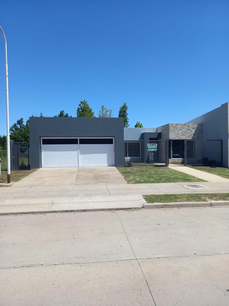 Casa en Barrio Brigadier López 2
