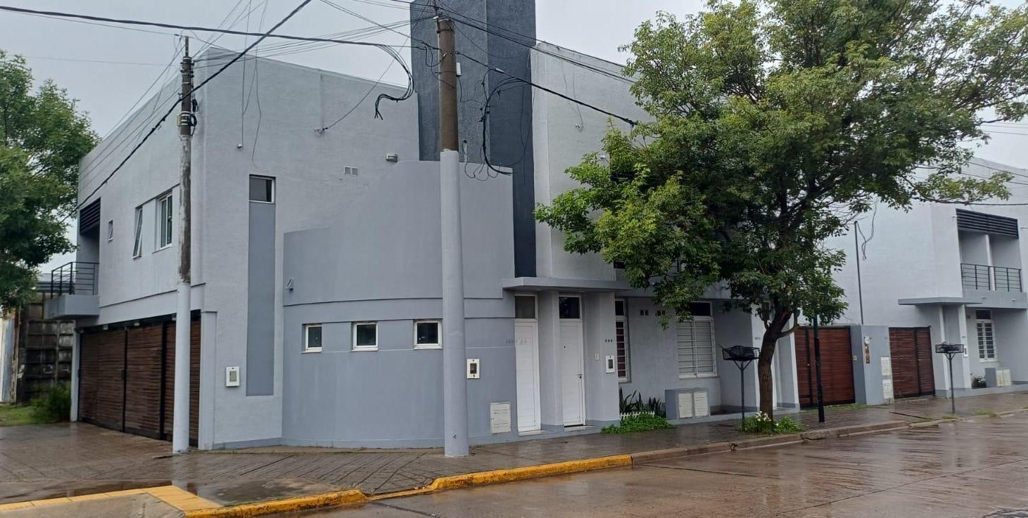 Departamento duplex independiente en alquiler de 2 dormitorios