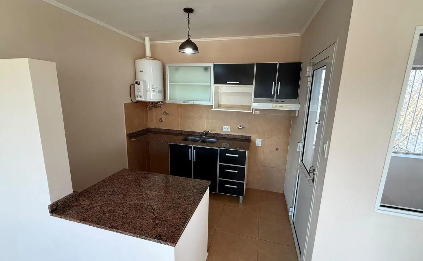 Departamento independiente en alquiler de 1 dormitorio 3
