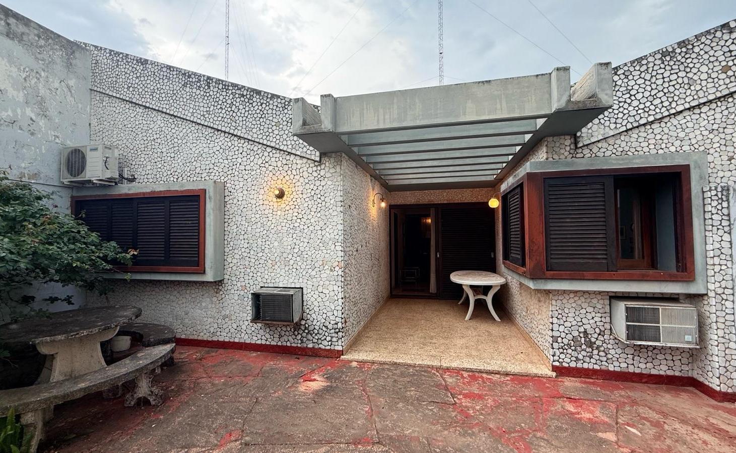 Foto de Casa hermosa casa con local comercial, imagen 2