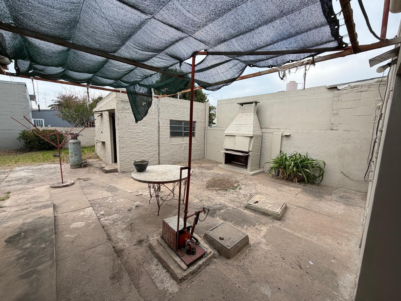 Foto de Venta Casa 3 habitaciones, garage y patio en Barrio Luis Fasoli, imagen 2