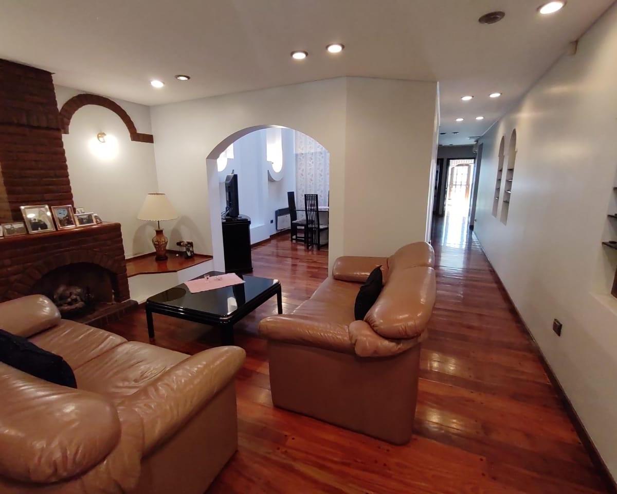 Casa con Jardín en Impecable Estado 4