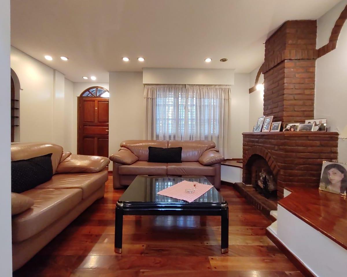 Casa con Jardín en Impecable Estado 3