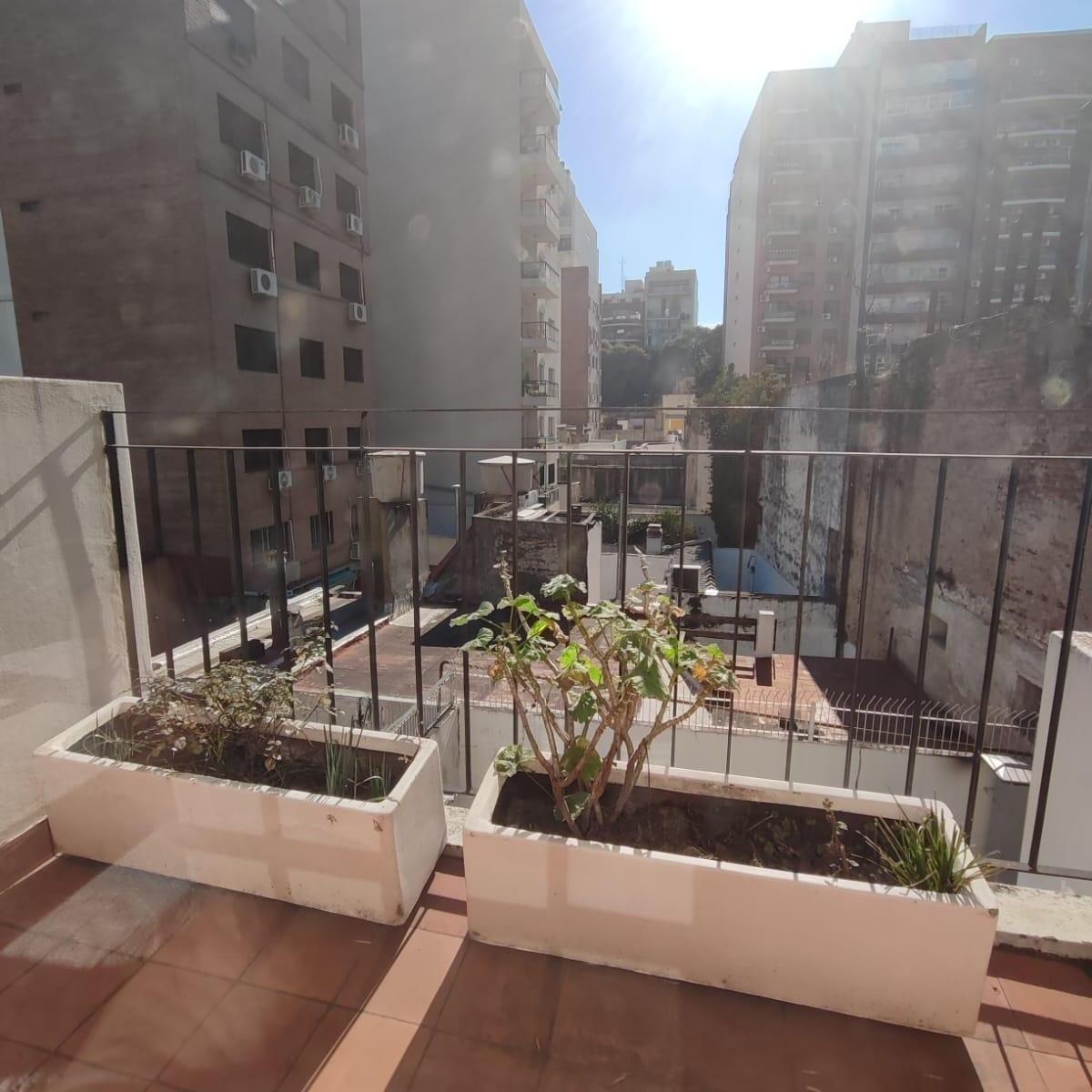 Muy Buen Triplex con Cochera 3