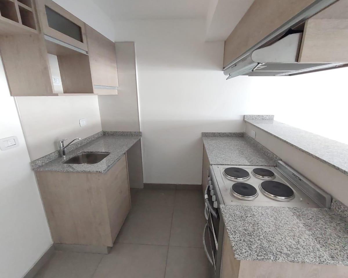A estrenar - Muy buen ambiente con balcón en edificio de calidad