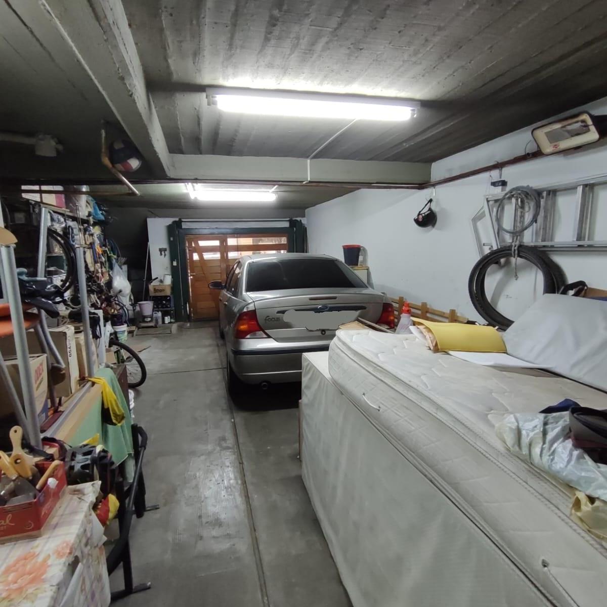 Fantástico Triplex con Garage, Patio, Jardín, Parrilla en Excelente Estado 4