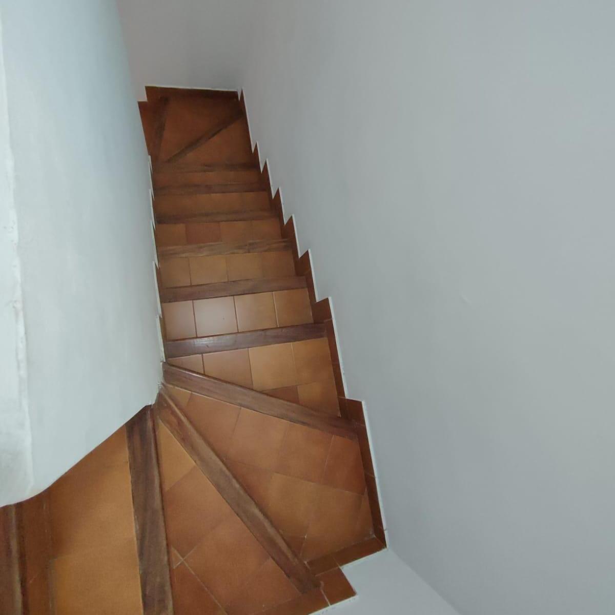 Fantástico Triplex con Garage, Patio, Jardín, Parrilla en Excelente Estado 3