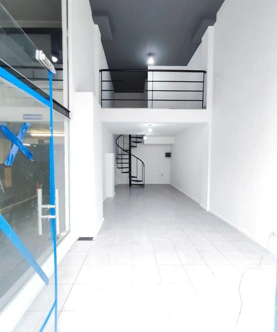 Excelente local en planta abierta hecho a nuevo sin expensas 3