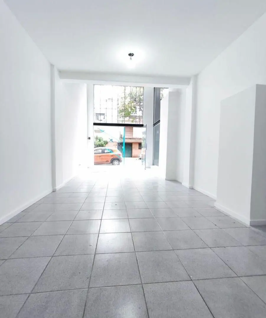 Excelente local en planta abierta hecho a nuevo sin expensas 4