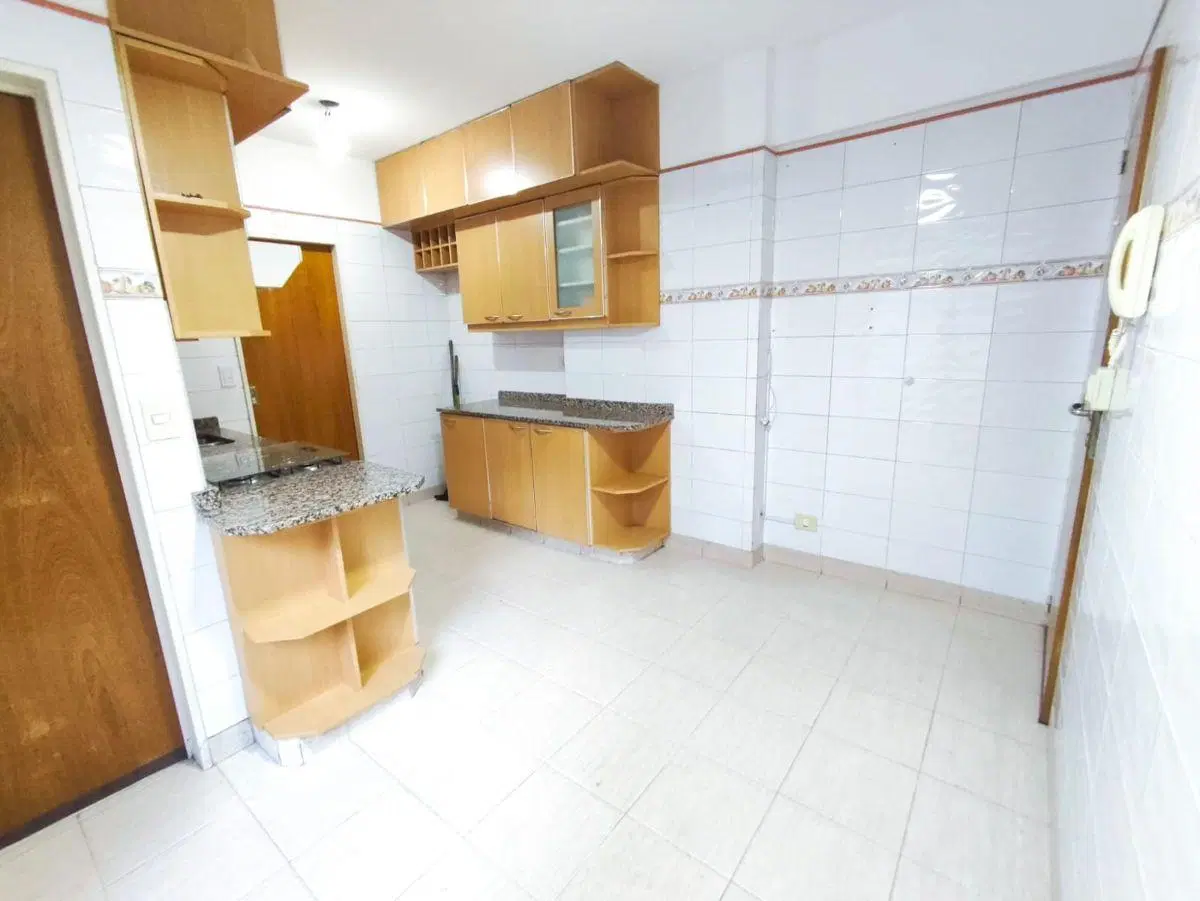 Hermoso SEMIPISO al frente de 4amb con balcón corrido y cochera 4