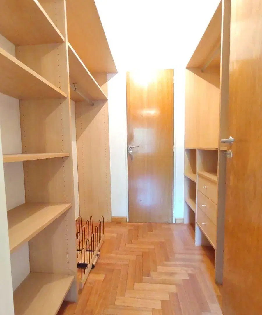 Excelente semipiso de 4amb con cochera y amplio balcón 5