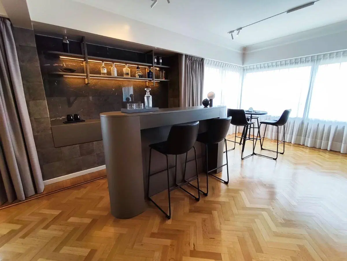 Impecable semipiso a nuevo con 4 cocheras 5