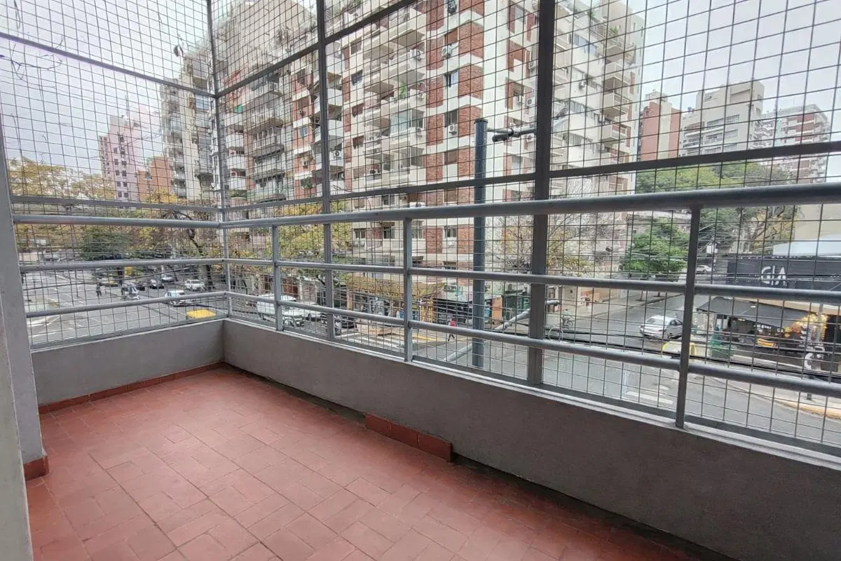 Cómodo 3amb con dos balcones en fantástica ubicación 8