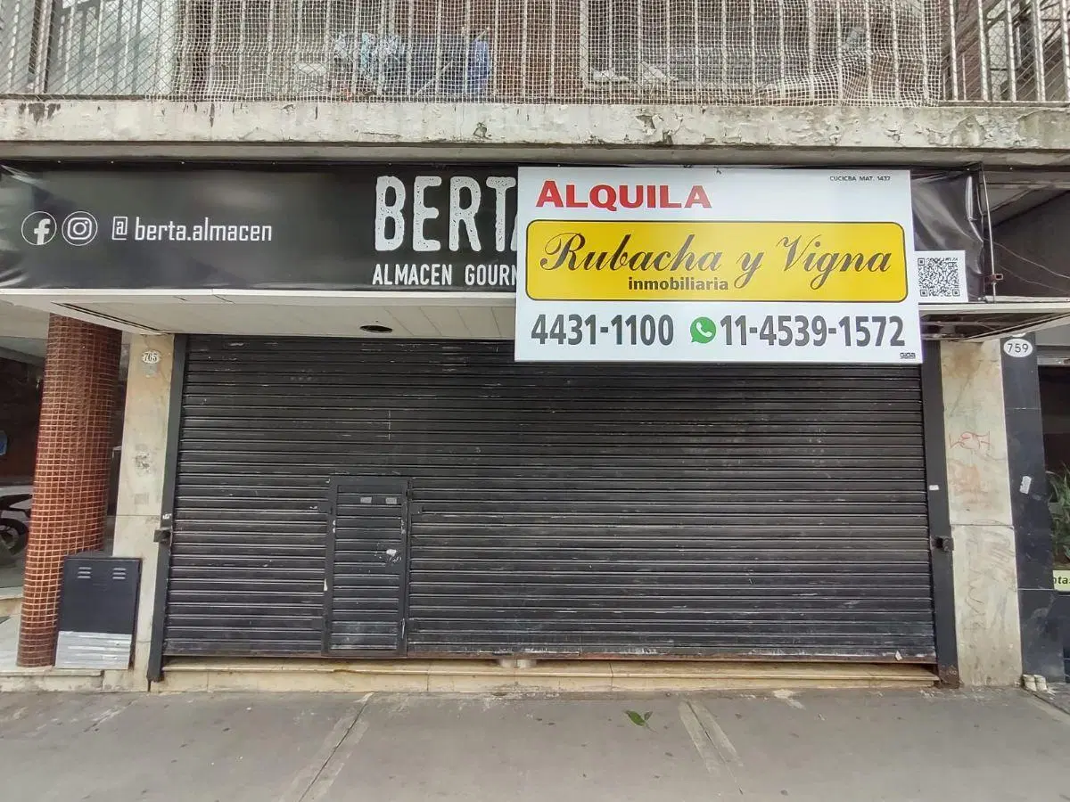 Muy buen local con amplia vidriera en muy buena ubicación 3