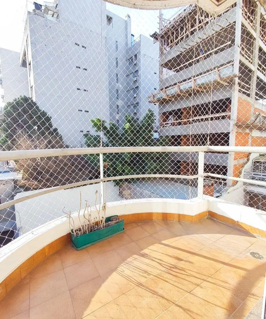 Cómodo y muy luminoso ambiente en gran ubicación 4