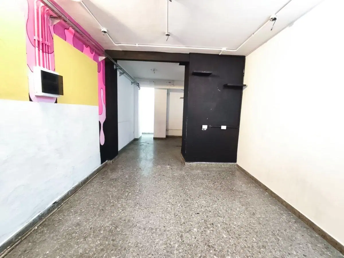 Cómodo local en muy buena ubicación 8