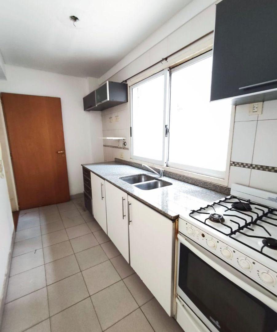 Foto de Amplio y cómodo 2 amb con 2 amplios patios en gran ubicación, imagen 2