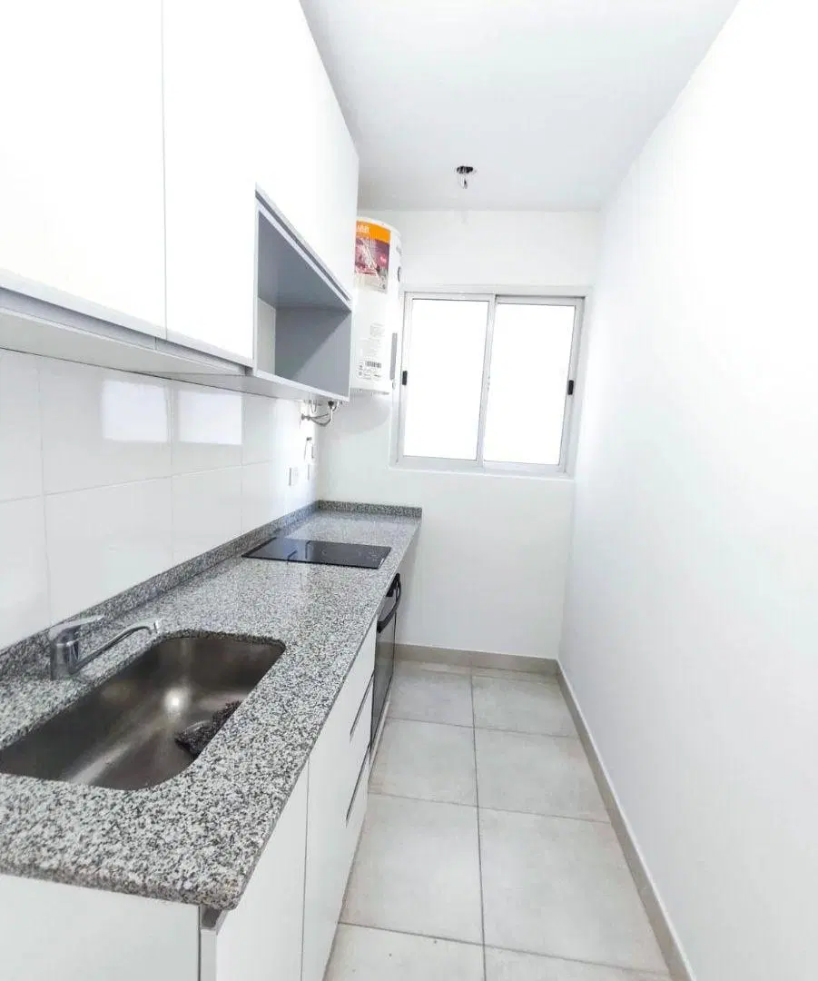 Muy buen 2amb remodelado con balcón y baulera en gran ubicación 8