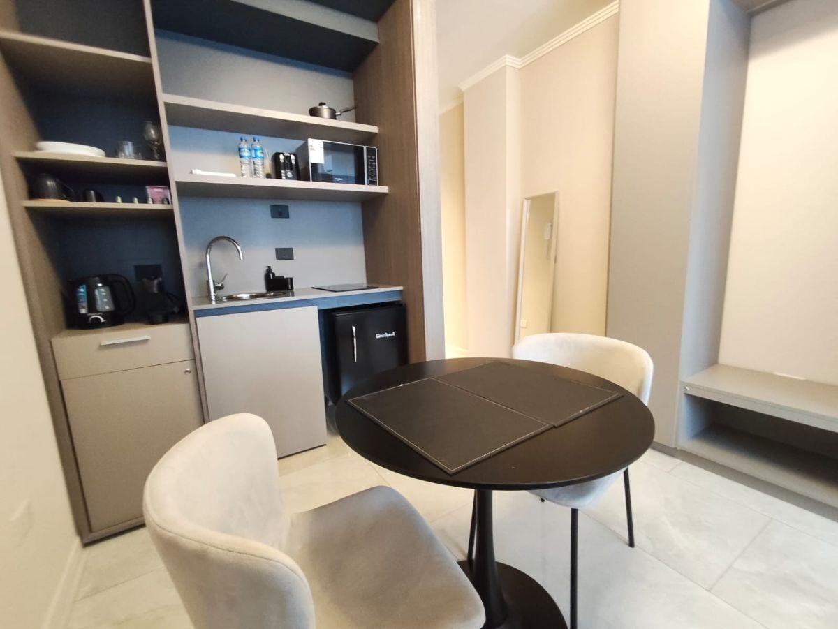 Foto de Excelente ambiente dividido con balcón en piso alto - amoblado y, imagen 4