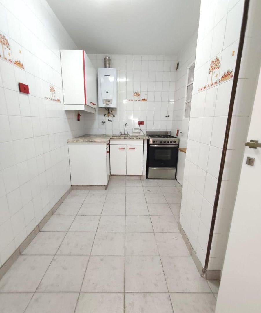 Foto de Cómodo 4amb modernizado con balcón en gran ubicación, imagen 5