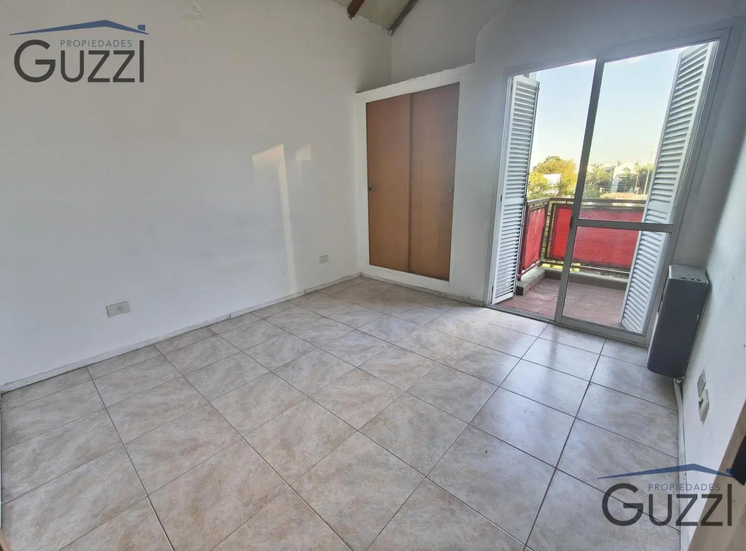 VENTA DE DEPARTAMENTO 2 AMBIENTES EN CARAPACHAY 2