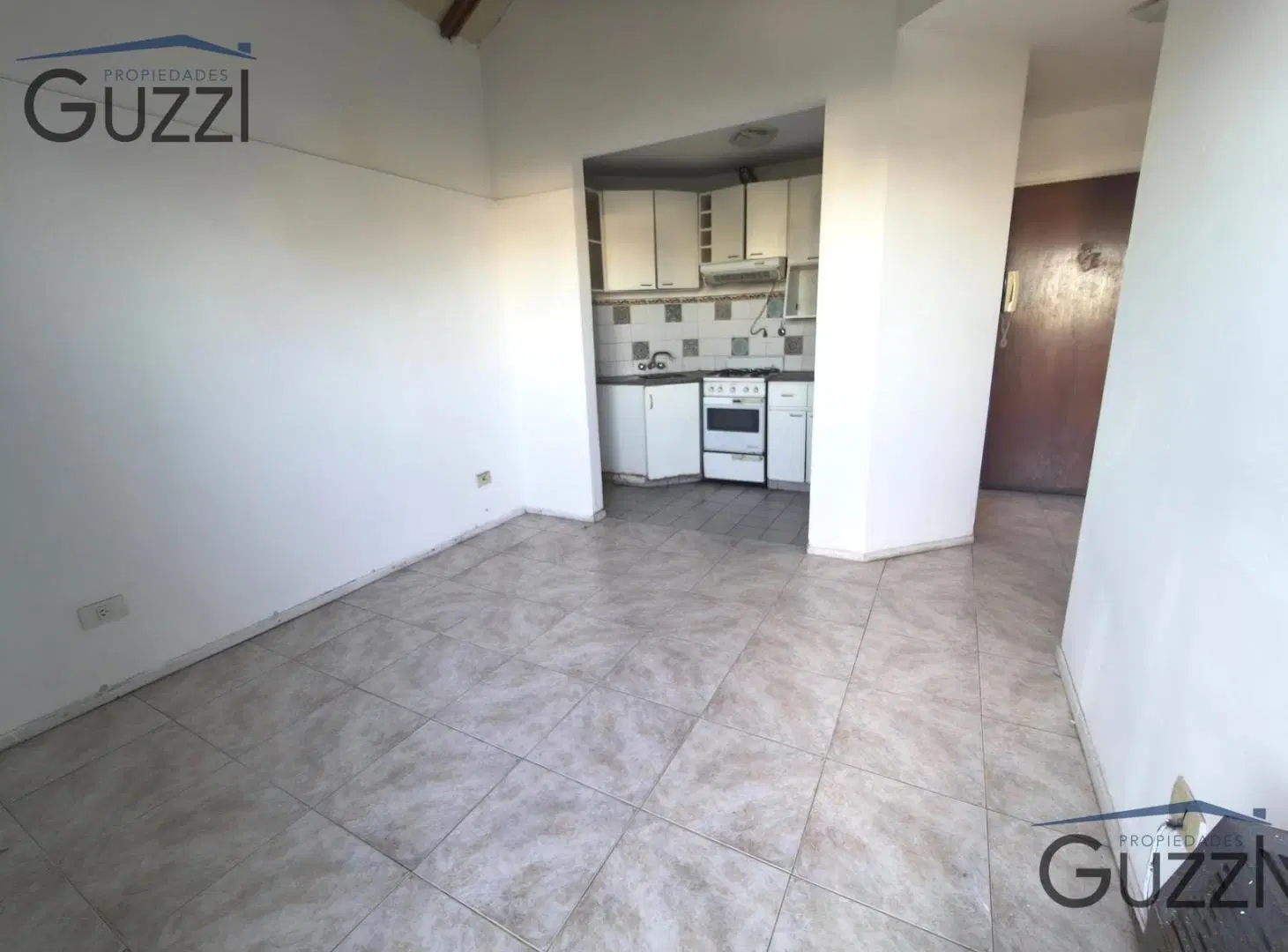 VENTA DE DEPARTAMENTO 2 AMBIENTES EN CARAPACHAY 5