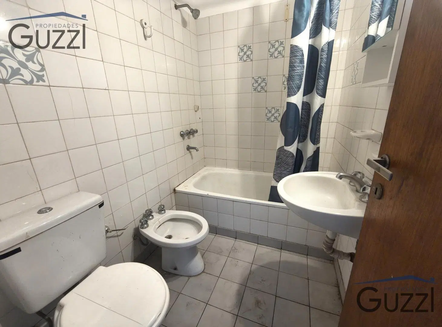 VENTA DE DEPARTAMENTO 2 AMBIENTES EN CARAPACHAY 3