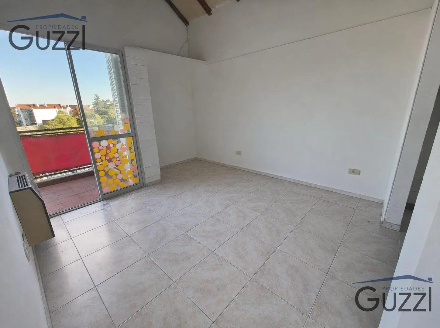 VENTA DE DEPARTAMENTO 2 AMBIENTES EN CARAPACHAY 4