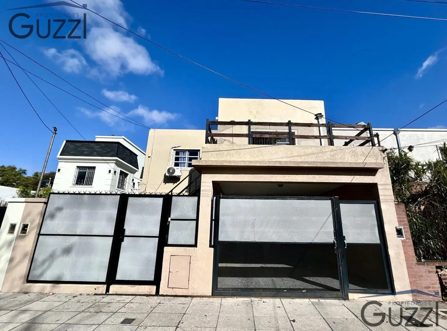 Venta de casa en bloque con cochera en Villa Adelina, a 2 cuadras de Av. de Mayo. 2