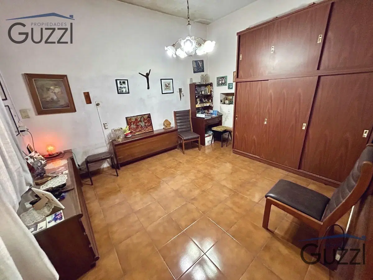 VENTA CASA 4 AMBIENTES CON PILETA Y GRAN FONDO – VILLA ADELINA - APTO CREDITO 4