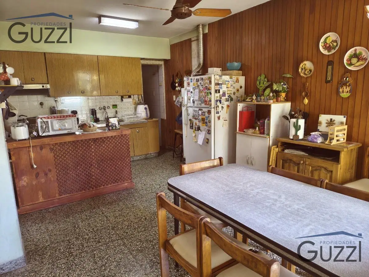 VENTA CASA 4 AMBIENTES CON PILETA Y GRAN FONDO – VILLA ADELINA - APTO CREDITO 8