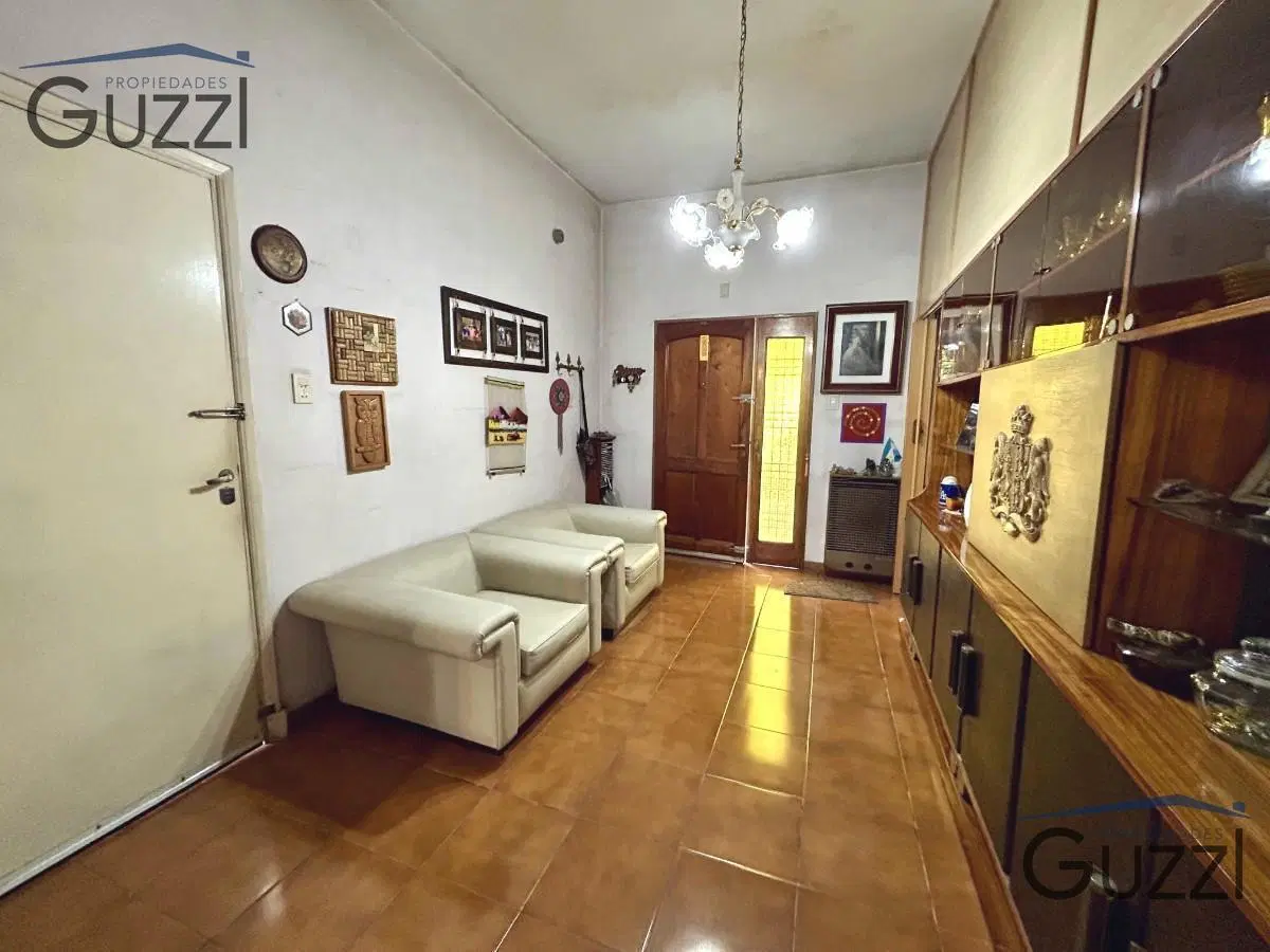 VENTA CASA 4 AMBIENTES CON PILETA Y GRAN FONDO – VILLA ADELINA - APTO CREDITO 1