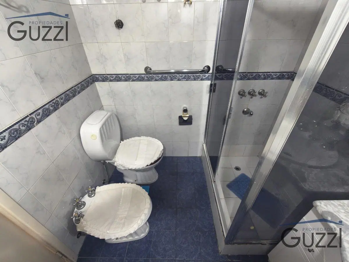 VENTA CASA 4 AMBIENTES CON PILETA Y GRAN FONDO – VILLA ADELINA - APTO CREDITO 5