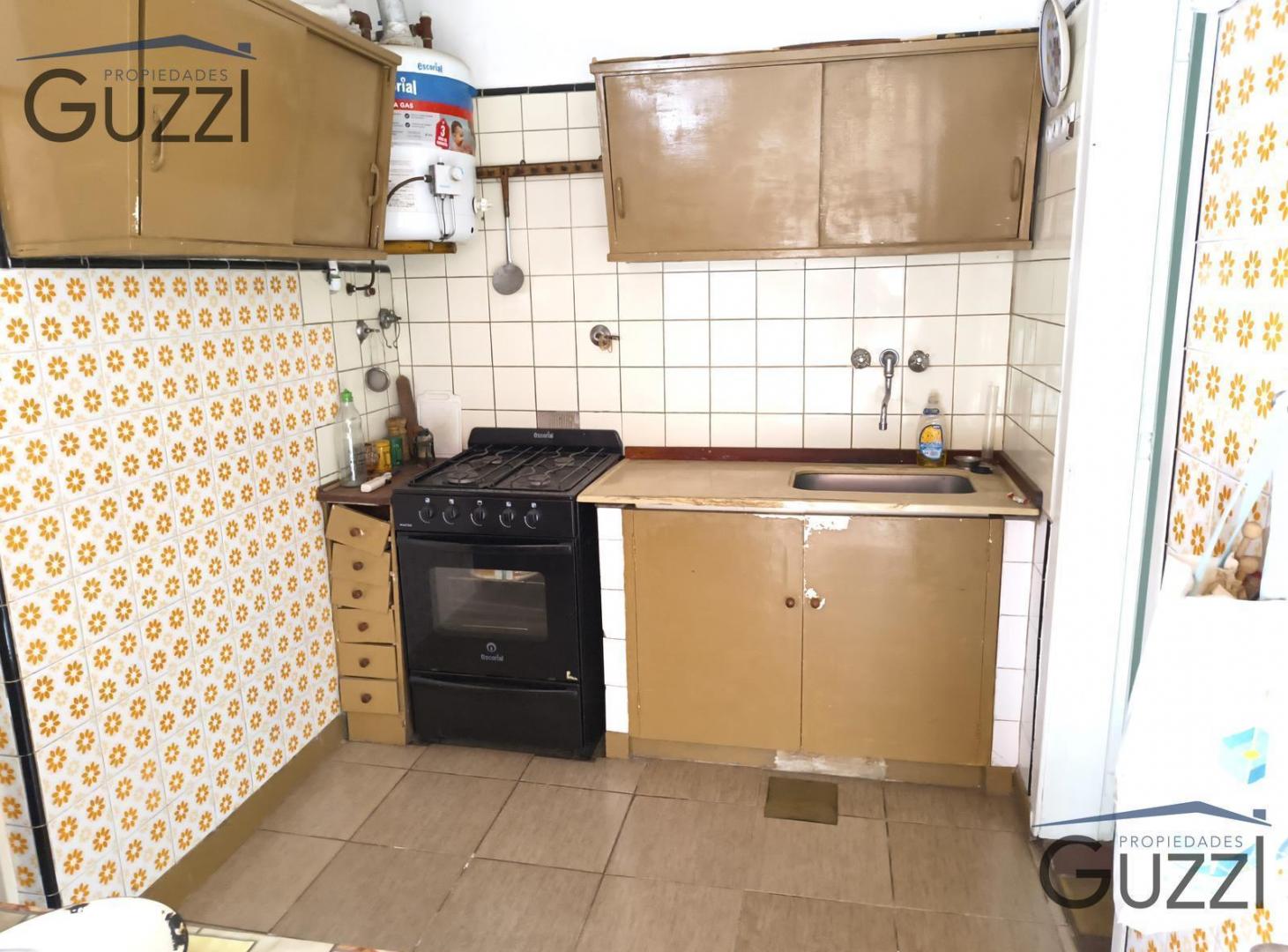 Foto de CASA A LA VENTA DE 3 AMBIENTES EN CARAPACHAY. PARA ACTUALIZAR. POSIBLE, imagen 5