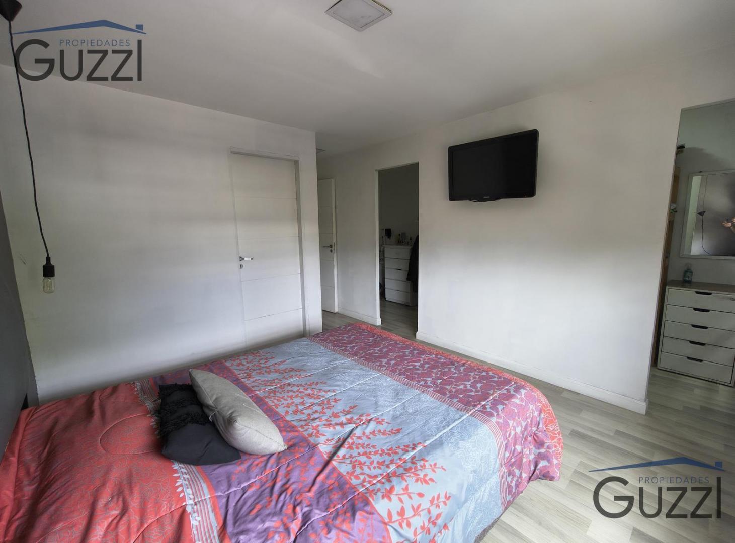 Foto de DUPLEX A LA VENTA DE 4 AMB A TERMINAR. AMPLIO JARDIN CON PISCINA, imagen 3