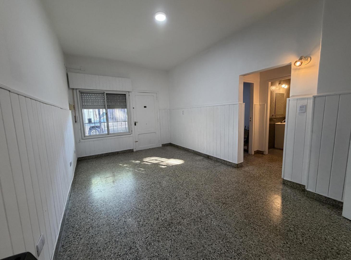 Foto de Venta PH 2 ambientes en planta baja con cochera en Villa Adelina. APTO, imagen 4