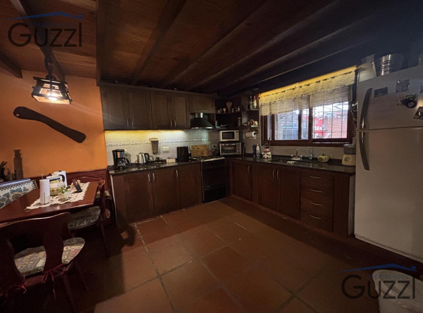 Foto de CASA A LA VENTA DE 2 AMBIENTES Y MEDIO, EXTENSO JARDIN DELANTERO, imagen 5