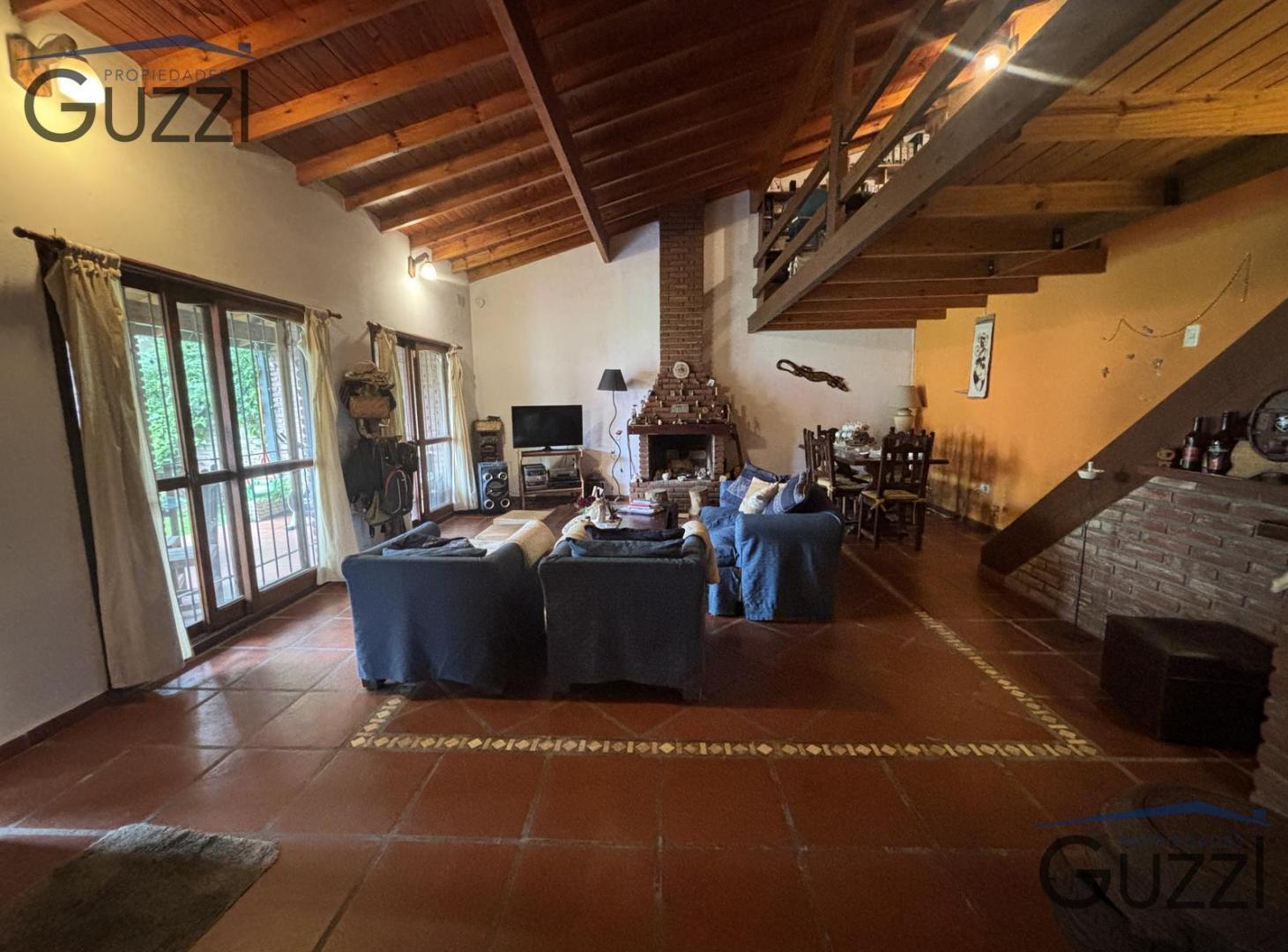 Foto de CASA A LA VENTA DE 2 AMBIENTES Y MEDIO, EXTENSO JARDIN DELANTERO, imagen 3