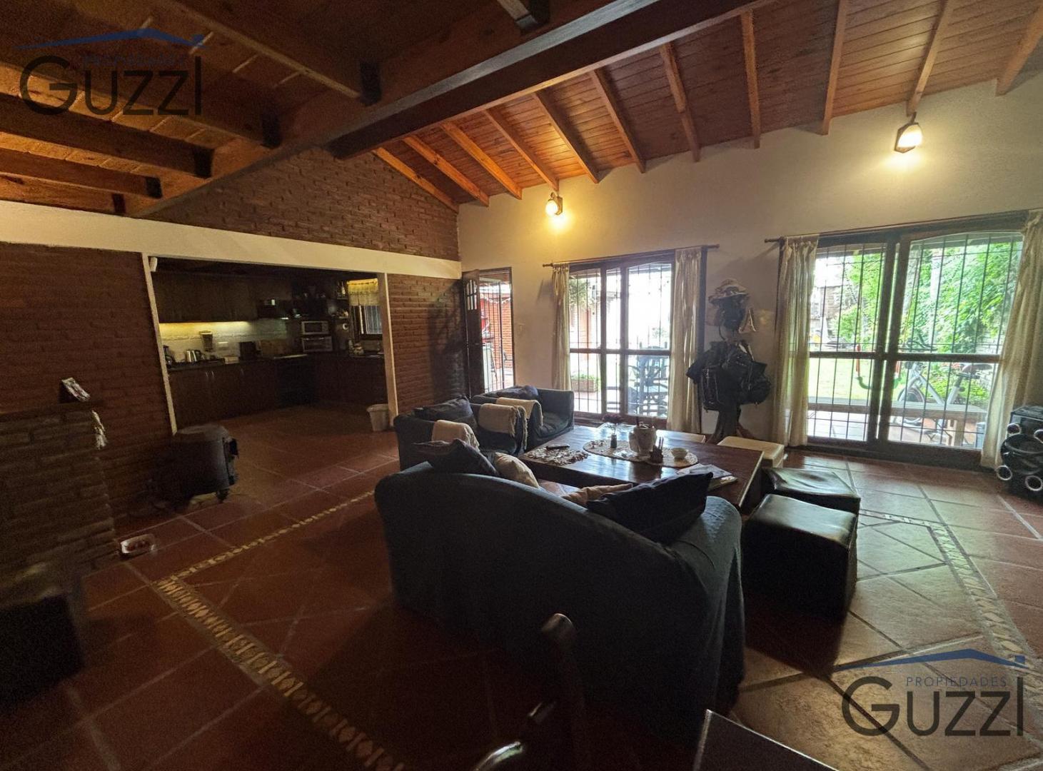Foto de CASA A LA VENTA DE 2 AMBIENTES Y MEDIO, EXTENSO JARDIN DELANTERO, imagen 4