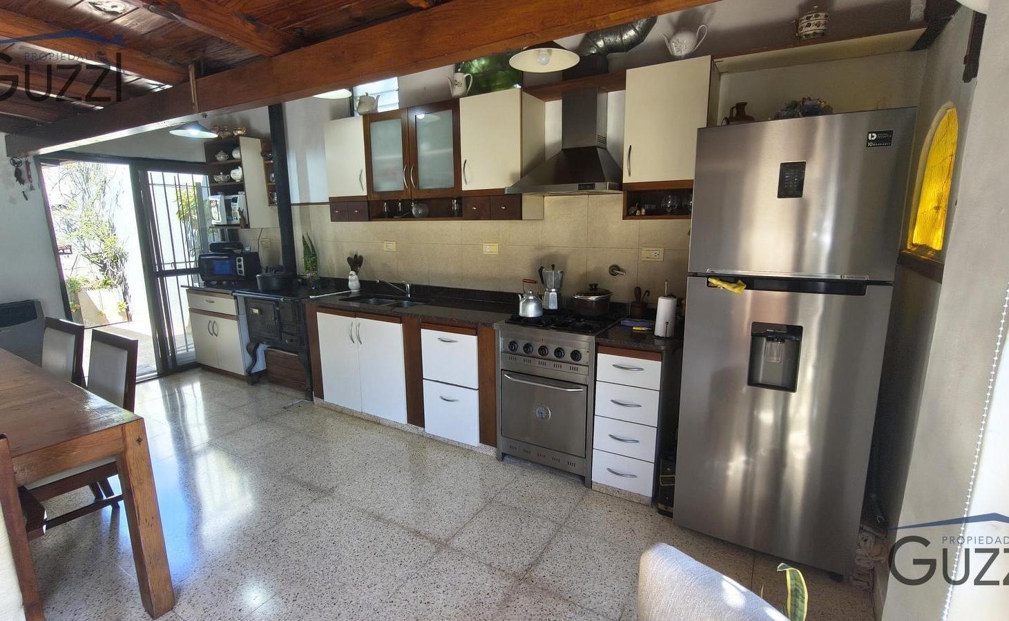 Foto de CASAQUINTA A LA VENTA DE 4 AMBIENTES. AMPLIO JARDIN Y PISCINA. EN, imagen 5