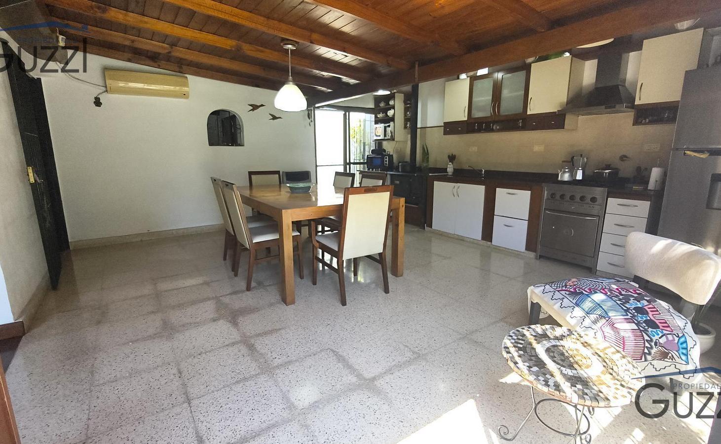 Foto de CASAQUINTA A LA VENTA DE 4 AMBIENTES. AMPLIO JARDIN Y PISCINA. EN, imagen 4