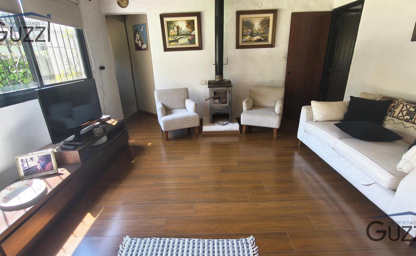Foto de CASAQUINTA A LA VENTA DE 4 AMBIENTES. AMPLIO JARDIN Y PISCINA. EN, imagen 3