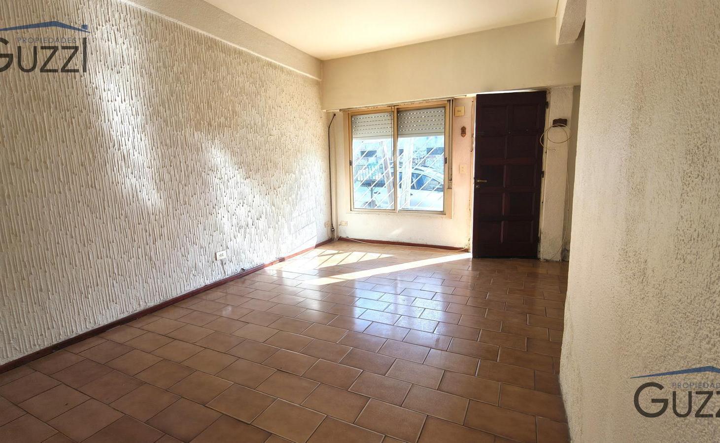 Foto de VENTA PH 2 AMB AL FRENTE EN PLANTA BAJA. PATIO Y COCHERA. EN MUNRO, imagen 2