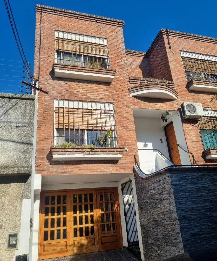 Triplex en venta | excelente ubicacion, calle Piran, 180m2 1