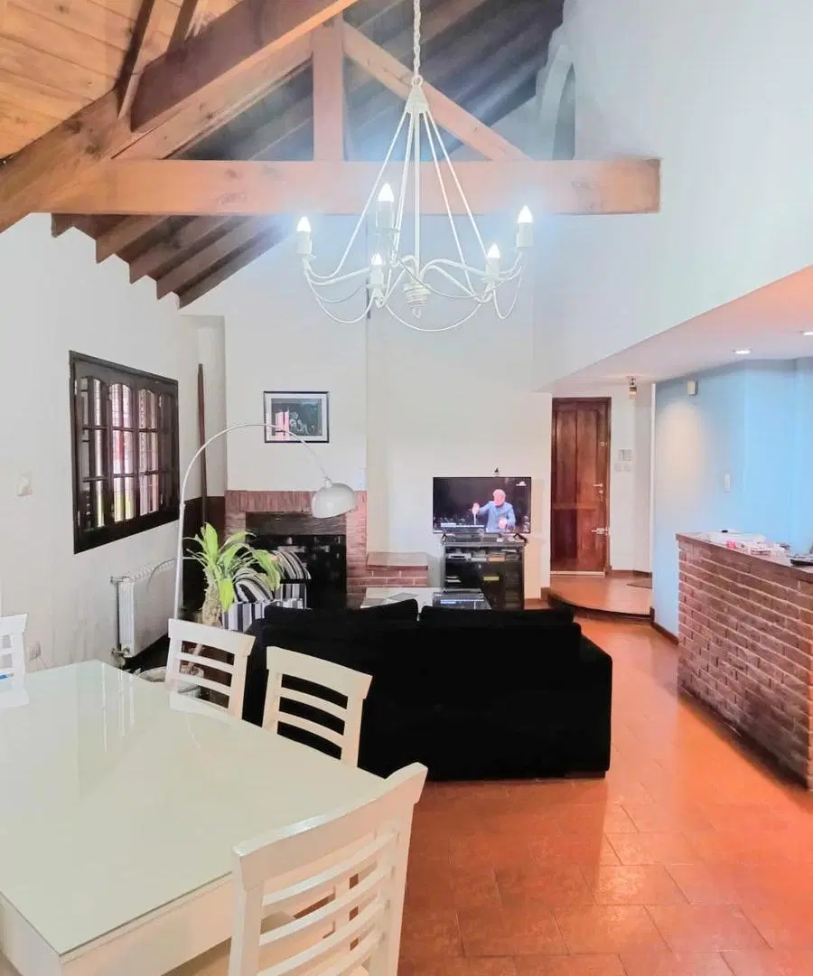 Chalet 5 ambientes en Los Pinares 3