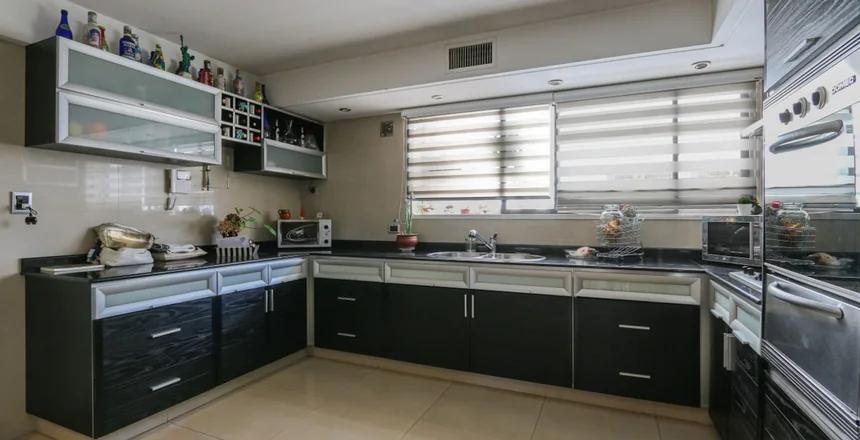 Hermoso Piso 4 Ambientes C/dep. 190 m. 2 Cocheras. Av Avellaneda y Boyaca. 1