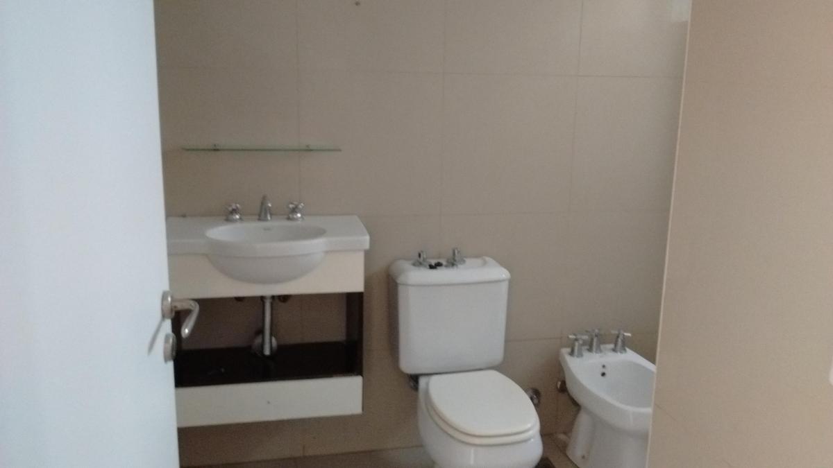 Foto de Excelente Duplex 2 Amb. Piso Alto. Al Frente. Balcón c/ Parrilla- Apto, imagen 3
